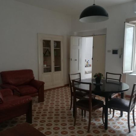Bed and Breakfast La Casa Di Astrea Caiazzo Habitación foto